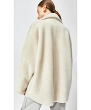 Load image into Gallery viewer, Shearling jacket