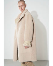 Load image into Gallery viewer, Shearling coat