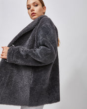Load image into Gallery viewer, Shearling jacket