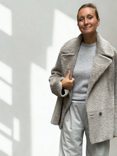 Load image into Gallery viewer, Shearling jacket